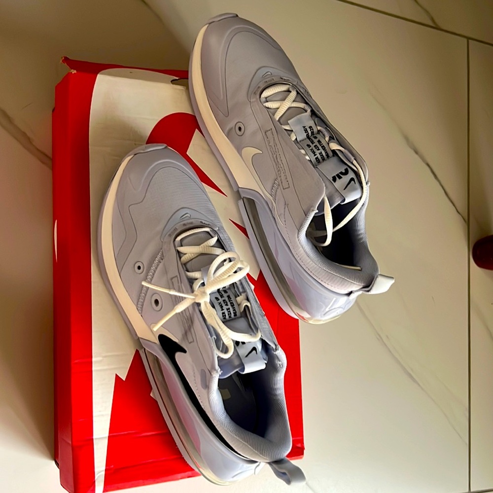 Ghost/Black-Summit White colored Nike Air Max size 6.5
